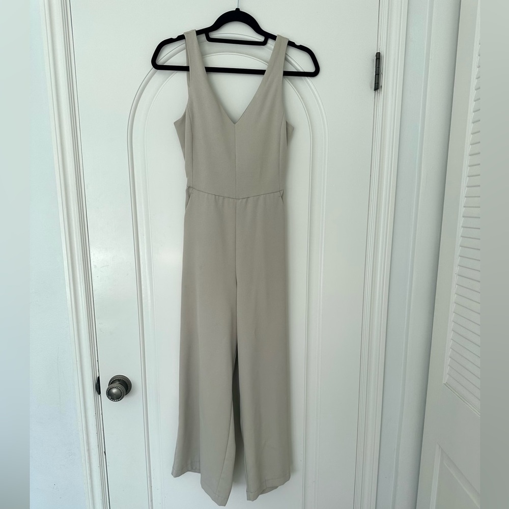 Sleeveless, v-neck, formal, solid, tan Jumpsuit, open back Size XS